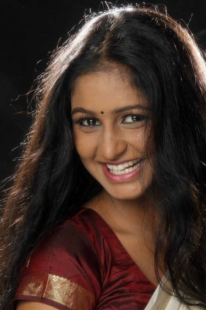 Actress Gayathri Kannan New Photoshoot Cinehub My XXX Hot Girl