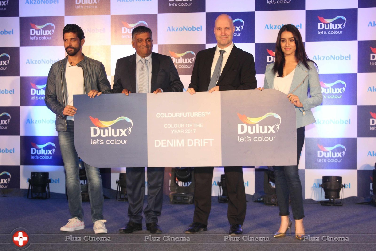 Farhan Akhtar and Shraddha Kapoor at the launch of Dulux new Color Range Photos | Picture 1445949