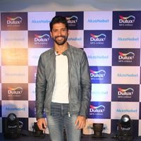Farhan Akhtar - Farhan Akhtar and Shraddha Kapoor at the launch of Dulux new Color Range Photos | Picture 1445966