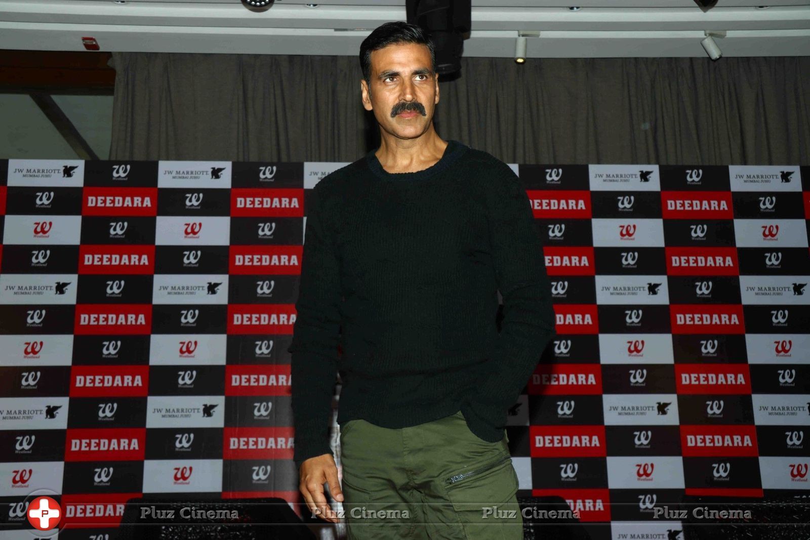 Akshay Kumar - Launch of Book Deedara Aka Dara Sing Pictures | Picture 1445921