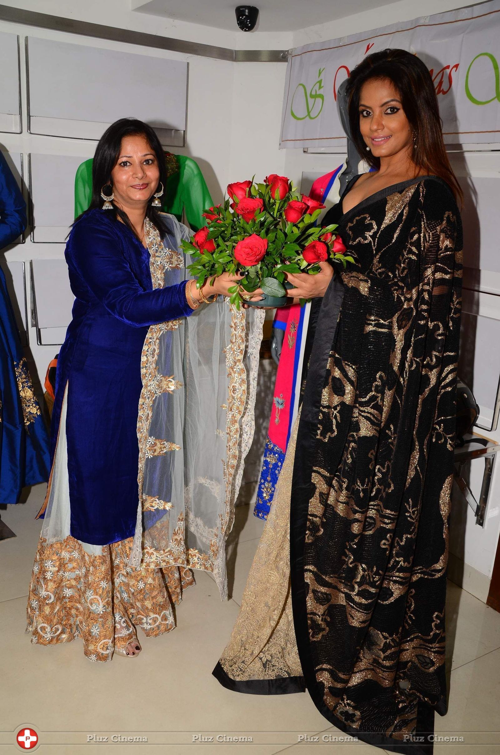 Neetu Chandra Launches Designer Sandhya Singh's Store Pictures | Picture 1448416