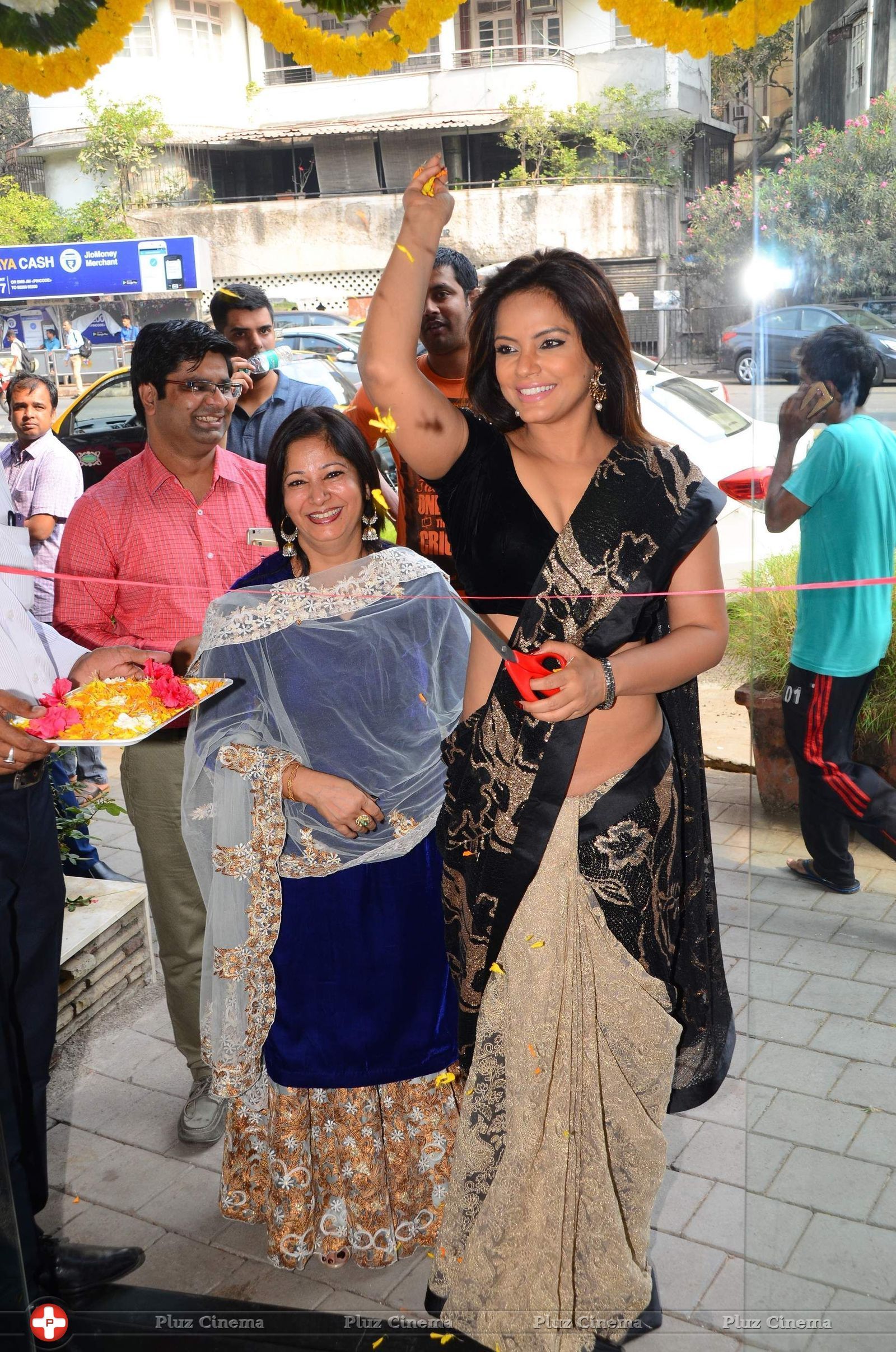 Neetu Chandra Launches Designer Sandhya Singh's Store Pictures | Picture 1448404