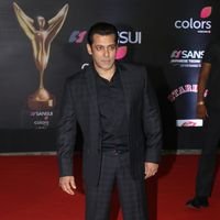 Salman Khan - Red Carpet: Sansui Colors Stardust Awards 2016 Pictures