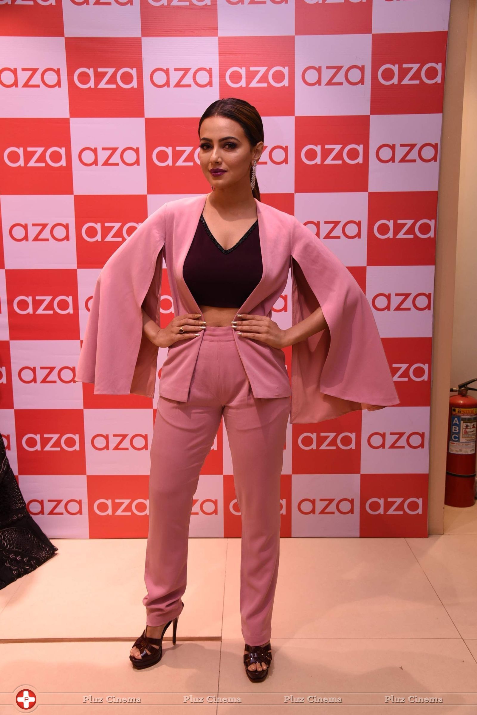 Sana Khan - PICS: Celebrities attend preview of party wear collection by Esha Amin at Azva | Picture 1451820