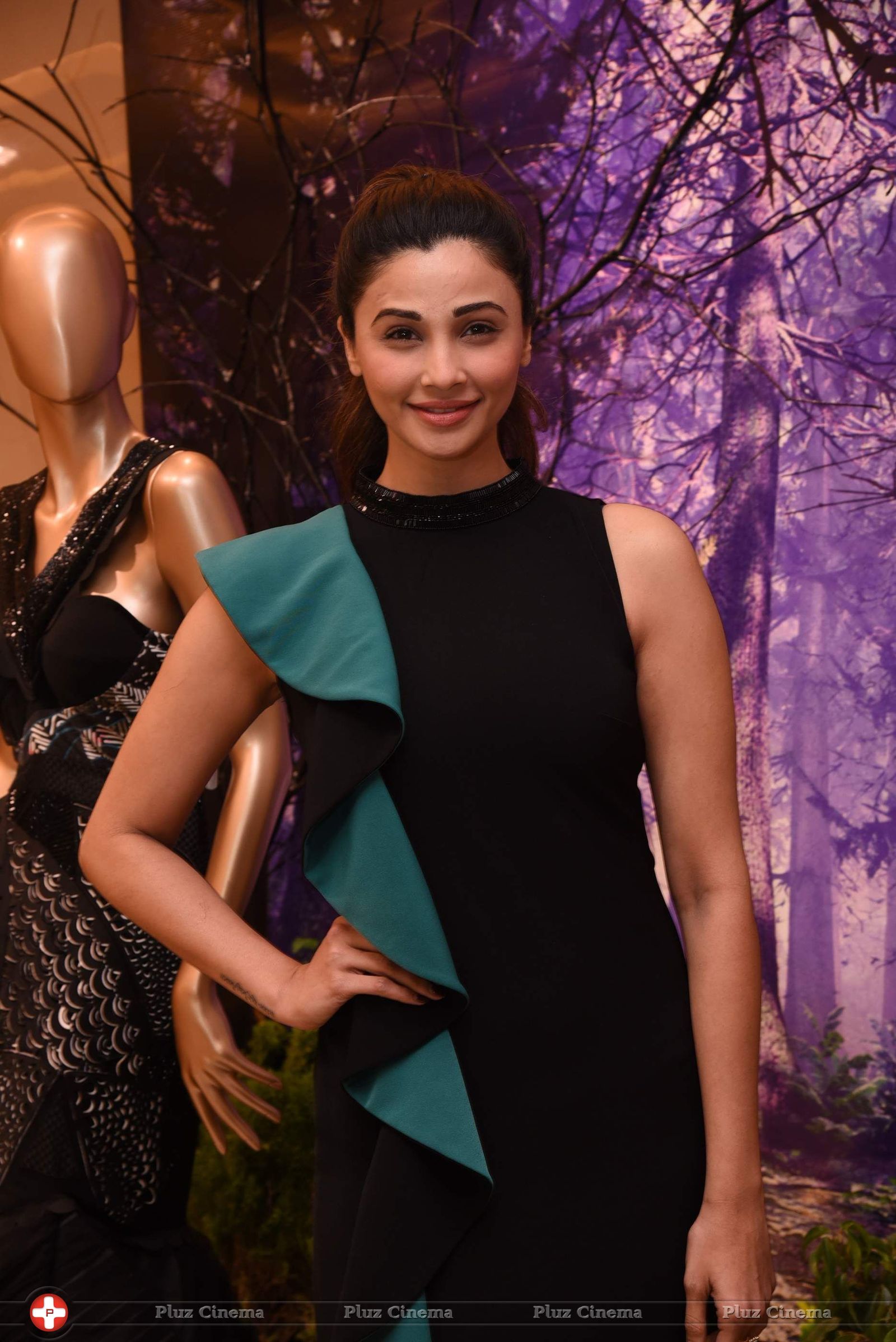 Daisy Shah - PICS: Celebrities attend preview of party wear collection by Esha Amin at Azva | Picture 1451836