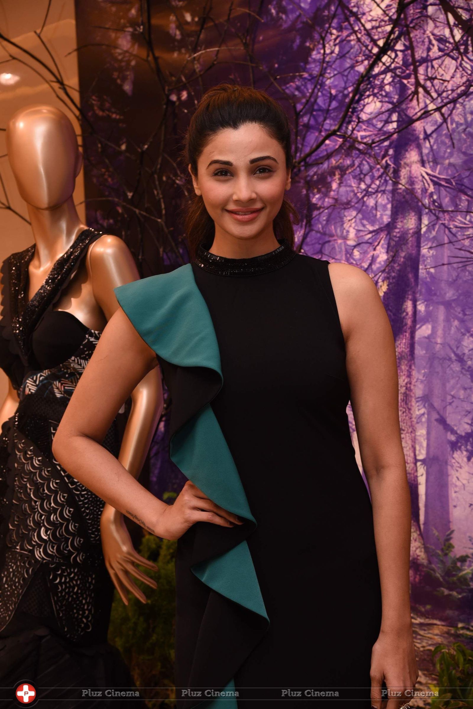 Daisy Shah - PICS: Celebrities attend preview of party wear collection by Esha Amin at Azva | Picture 1451837