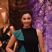 Daisy Shah - PICS: Celebrities attend preview of party wear collection by Esha Amin at Azva