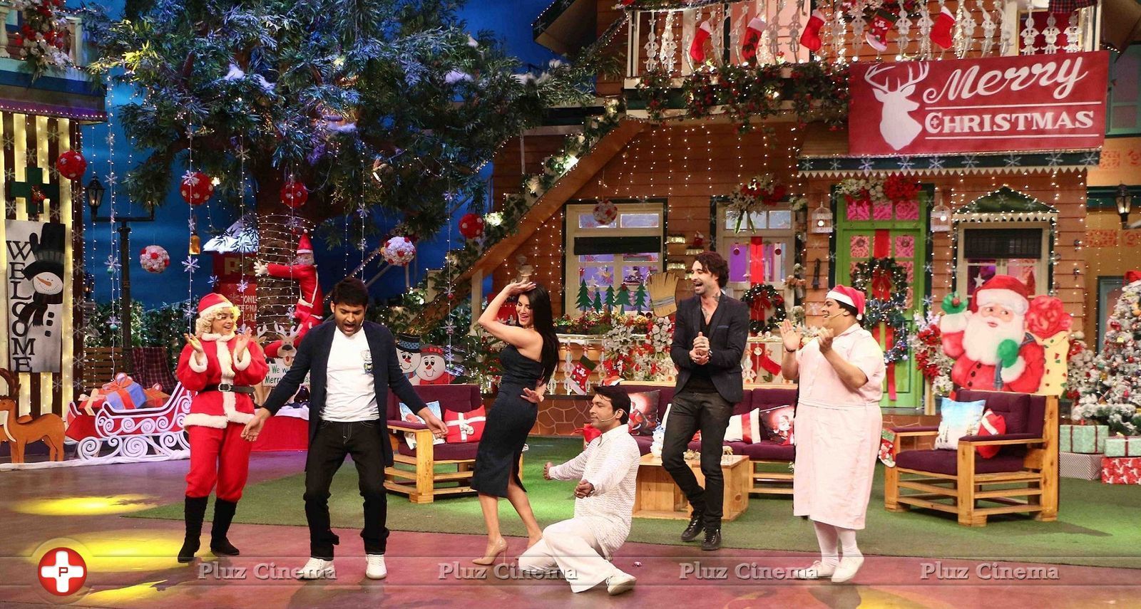 Sunny Leone on the sets of The Kapil Sharma Show Pictures | Picture 1453112