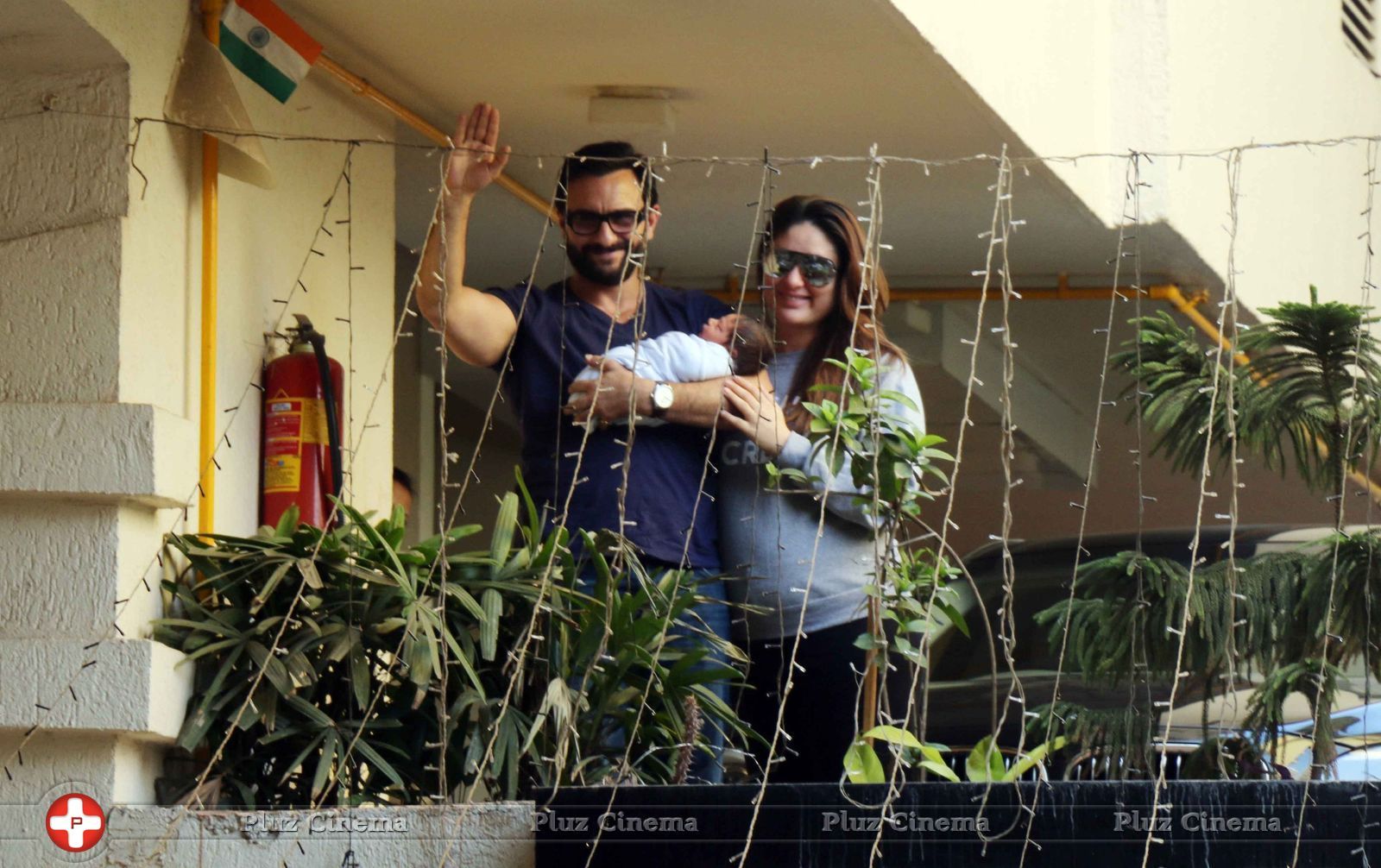 PICS: Kareena Kapoor and Saif Ali Khan Pose with their baby | Picture 1453997