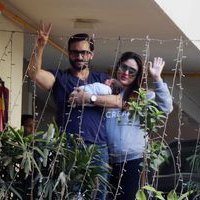 PICS: Kareena Kapoor and Saif Ali Khan Pose with their baby | Picture 1453998