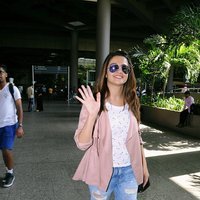 Surveen Chawla Spotted at Mumbai Airport Images | Picture 1491292
