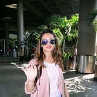 Surveen Chawla Spotted at Mumbai Airport Images | Picture 1491294