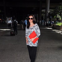 Evelyn Sharma Spotted at Airport Images | Picture 1492014