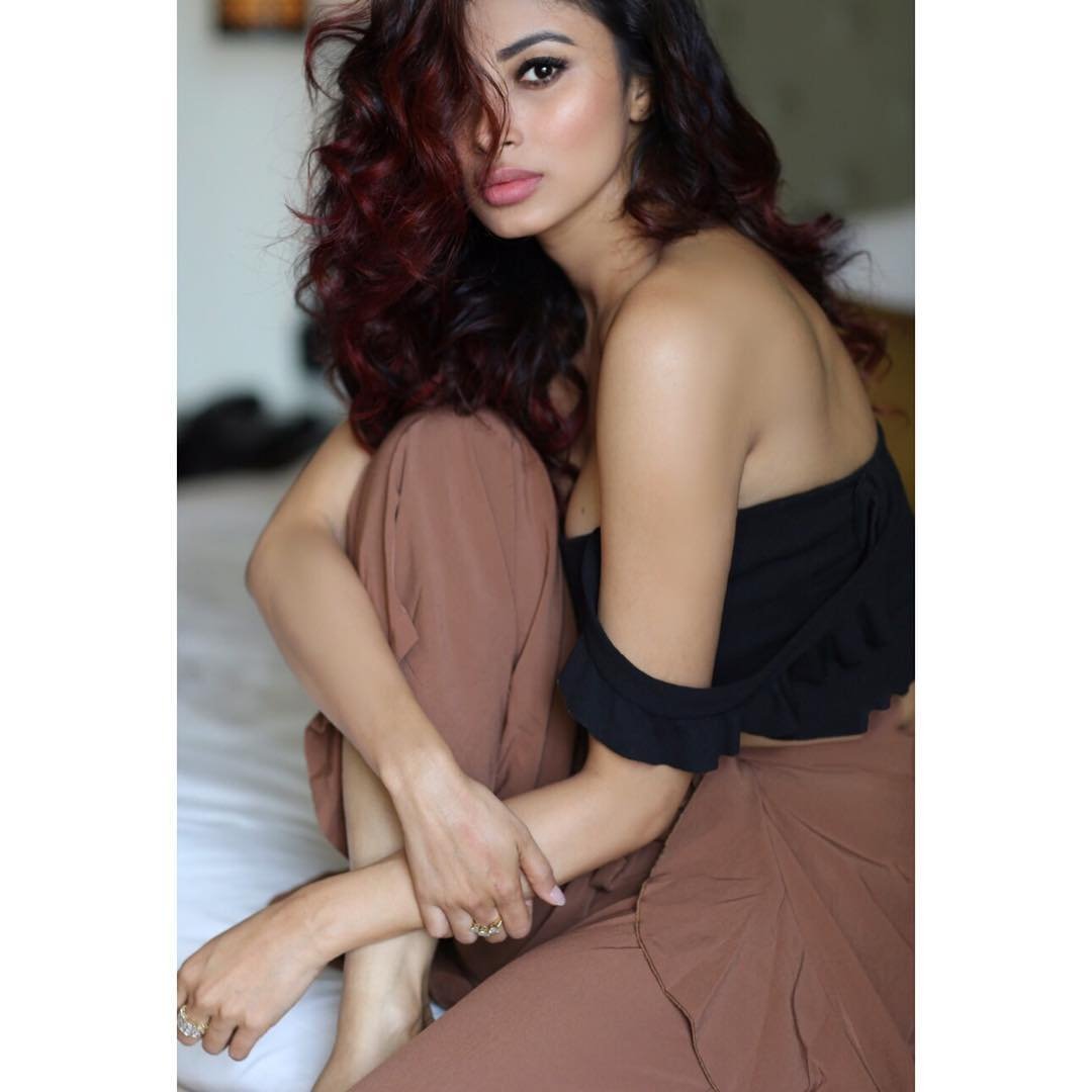 Mouni Roy Hot and Sexy Pics From Latest Photoshoot | Picture 1523403