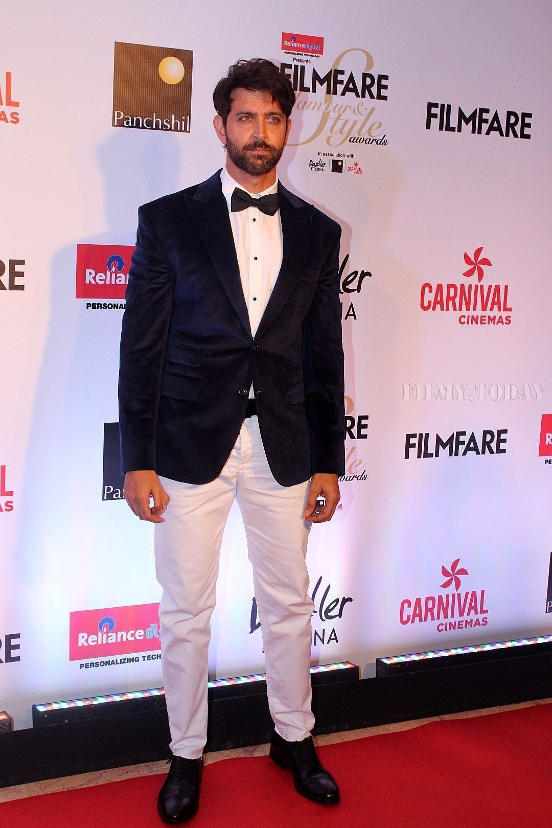 Hrithik Roshan - Photos: Celebs at Red Carpet Of Filmfare Glamour & Style Awards 2017 | Picture 1548184