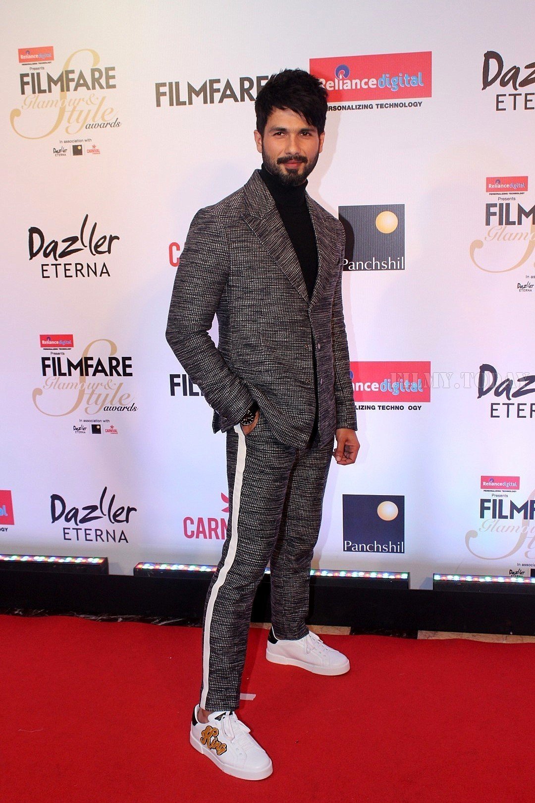 Shahid Kapoor - Photos: Celebs at Red Carpet Of Filmfare Glamour & Style Awards 2017 | Picture 1548213