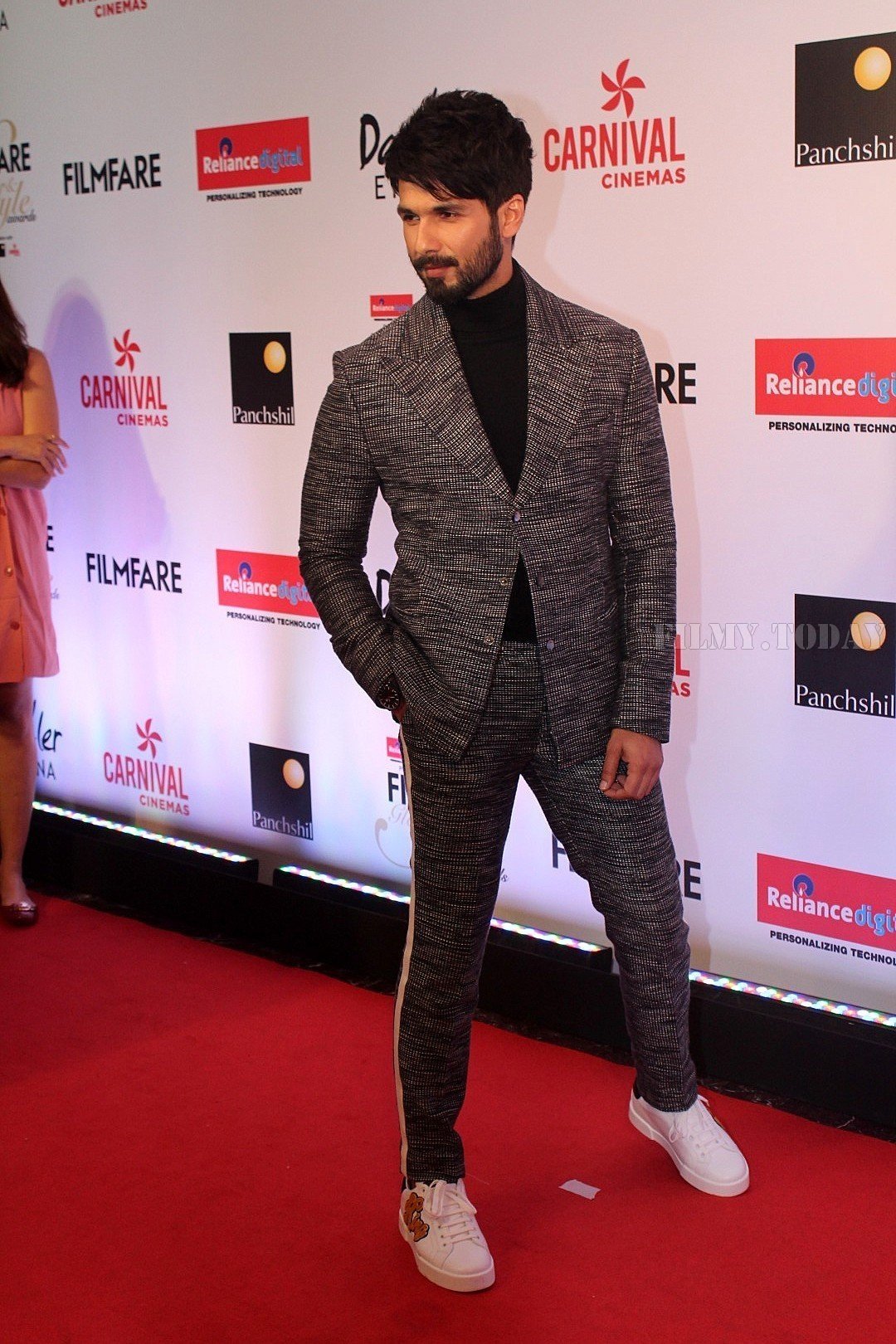 Shahid Kapoor - Photos: Celebs at Red Carpet Of Filmfare Glamour & Style Awards 2017 | Picture 1548214
