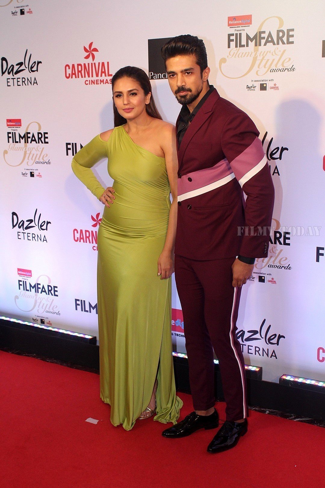 Photos: Celebs at Red Carpet Of Filmfare Glamour & Style Awards 2017 | Picture 1548172
