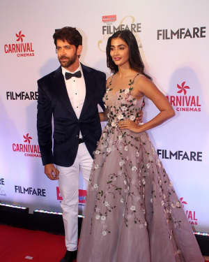 Photos: Celebs at Red Carpet Of Filmfare Glamour & Style Awards 2017