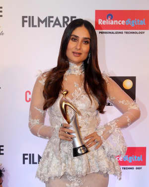 Kareena Kapoor - Photos: Celebs at Red Carpet Of Filmfare Glamour & Style Awards 2017