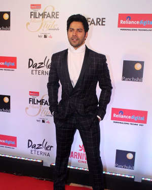 Varun Dhawan - Photos: Celebs at Red Carpet Of Filmfare Glamour & Style Awards 2017 | Picture 1548195