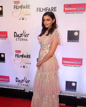 Alia Bhatt - Photos: Celebs at Red Carpet Of Filmfare Glamour & Style Awards 2017