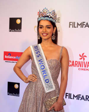 Manushi Chhillar - Photos: Celebs at Red Carpet Of Filmfare Glamour & Style Awards 2017 | Picture 1548107