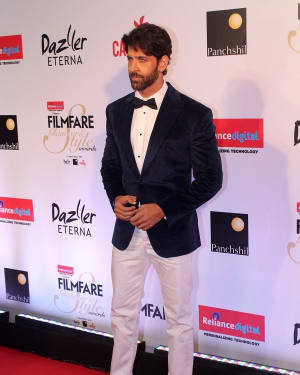 Hrithik Roshan - Photos: Celebs at Red Carpet Of Filmfare Glamour & Style Awards 2017 | Picture 1548178