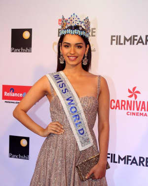 Manushi Chhillar - Photos: Celebs at Red Carpet Of Filmfare Glamour & Style Awards 2017 | Picture 1548106