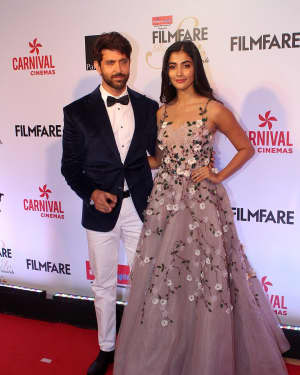 Photos: Celebs at Red Carpet Of Filmfare Glamour & Style Awards 2017