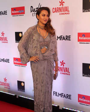 Sonakshi Sinha - Photos: Celebs at Red Carpet Of Filmfare Glamour & Style Awards 2017 | Picture 1548119