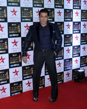 Salman Khan - Photos: Celebs at Red Carpet Of Star Screen Awards