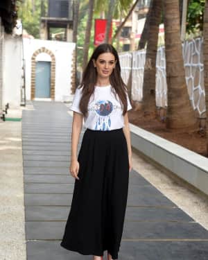 Evelyn Sharma - Photos: Seams For Dreams Christmas Garage Sale | Picture 1549577