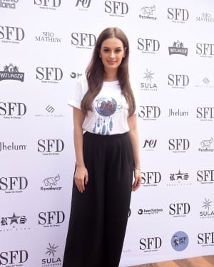 Evelyn Sharma - Photos: Seams For Dreams Christmas Garage Sale | Picture 1549576