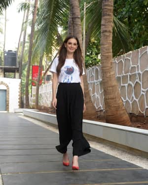 Evelyn Sharma - Photos: Seams For Dreams Christmas Garage Sale | Picture 1549578
