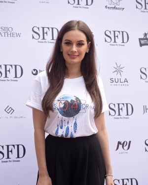 Evelyn Sharma - Photos: Seams For Dreams Christmas Garage Sale | Picture 1549574