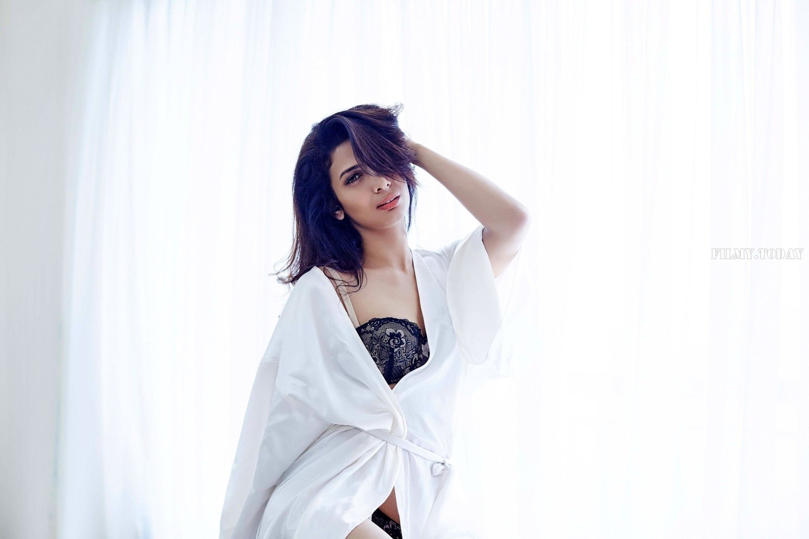 Photos: Heena Panchal goes Topless in her recent Photoshoot | Picture 1551938