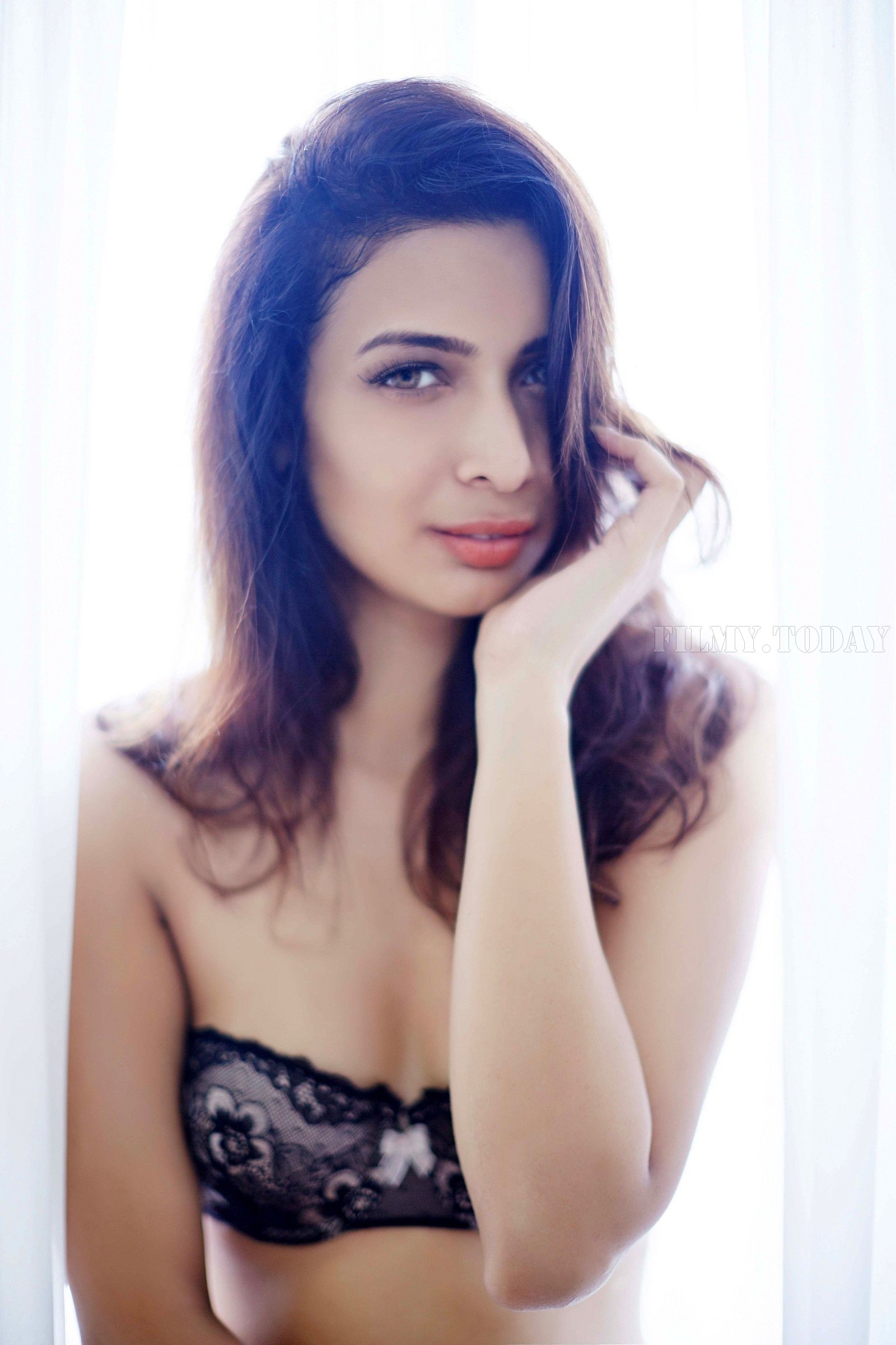 Photos: Heena Panchal goes Topless in her recent Photoshoot | Picture 1551921