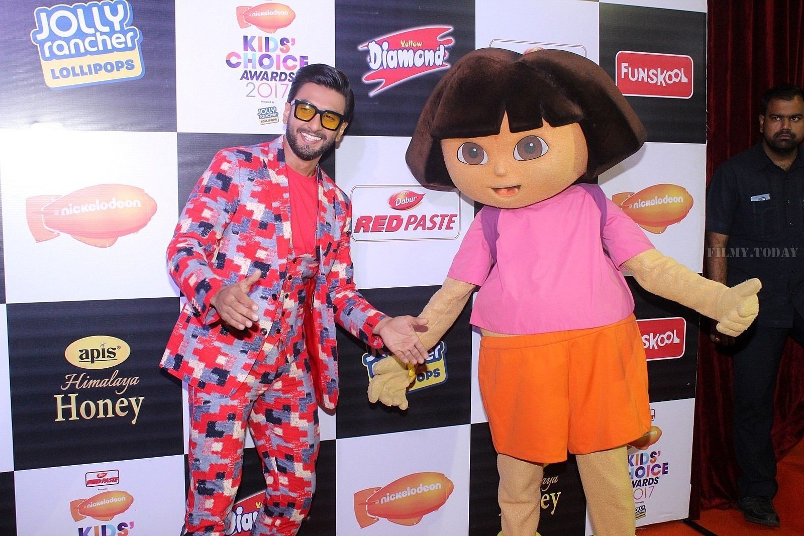 Ranveer Singh - Photos: Star Studded Orange Carpet Of Nickelodeon Kids Choice Awards 2017 | Picture 1551896