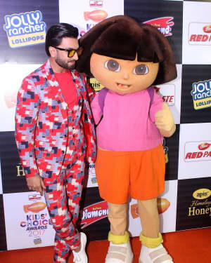 Ranveer Singh - Photos: Star Studded Orange Carpet Of Nickelodeon Kids Choice Awards 2017 | Picture 1551889