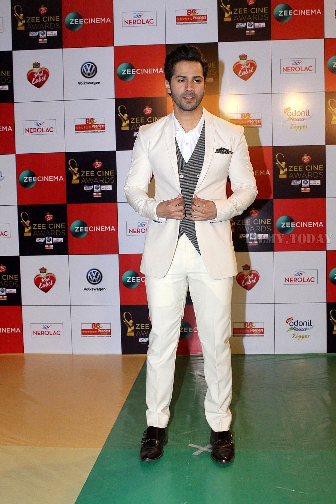 Varun Dhawan - Photos: Celebs At Red Carpet Event Of Zee Cine Awards 2018 | Picture 1552811