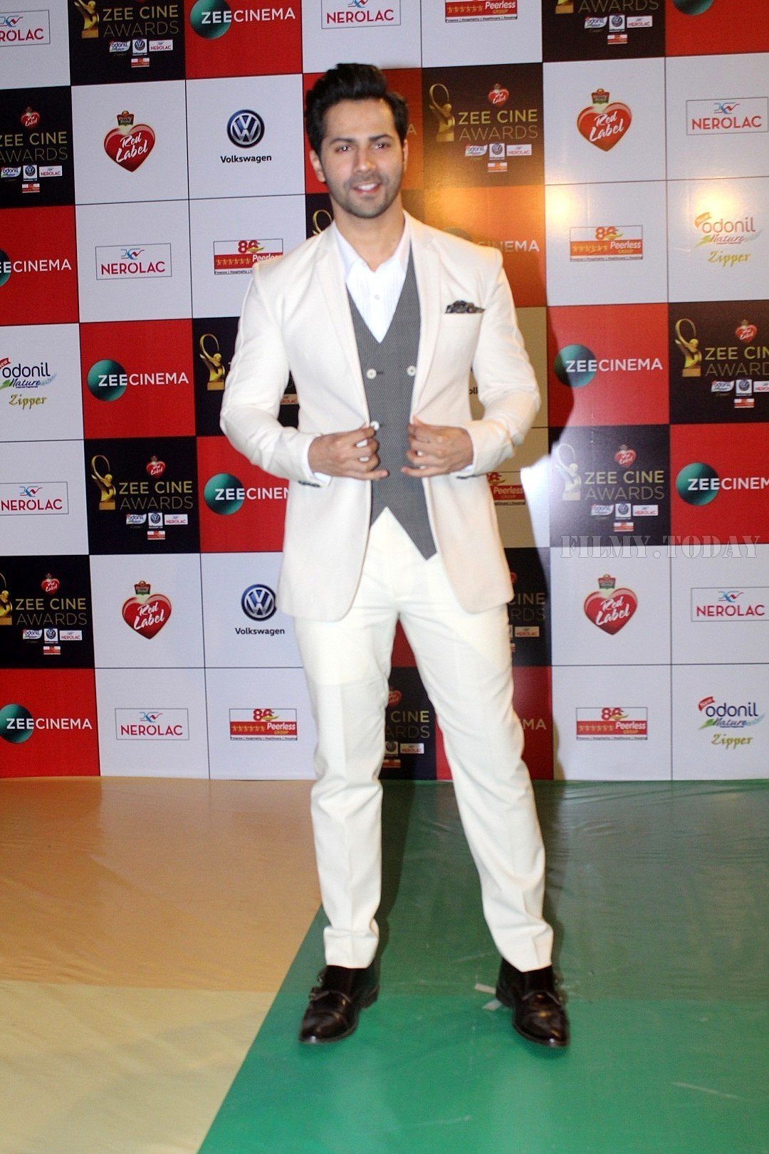 Varun Dhawan - Photos: Celebs At Red Carpet Event Of Zee Cine Awards 2018 | Picture 1552812