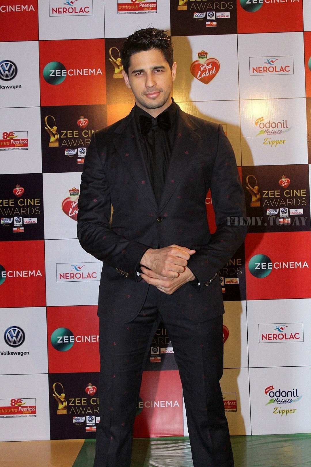 Sidharth Malhotra - Photos: Celebs At Red Carpet Event Of Zee Cine Awards 2018 | Picture 1552832