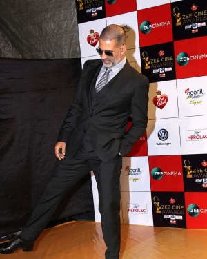 Akshay Kumar - Photos: Celebs At Red Carpet Event Of Zee Cine Awards 2018
