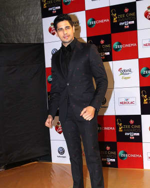 Sidharth Malhotra - Photos: Celebs At Red Carpet Event Of Zee Cine Awards 2018 | Picture 1552830