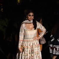 Shriya Saran - Lakme Fashion Week Summer Resort 2017 Grand Finale Images | Picture 1470152