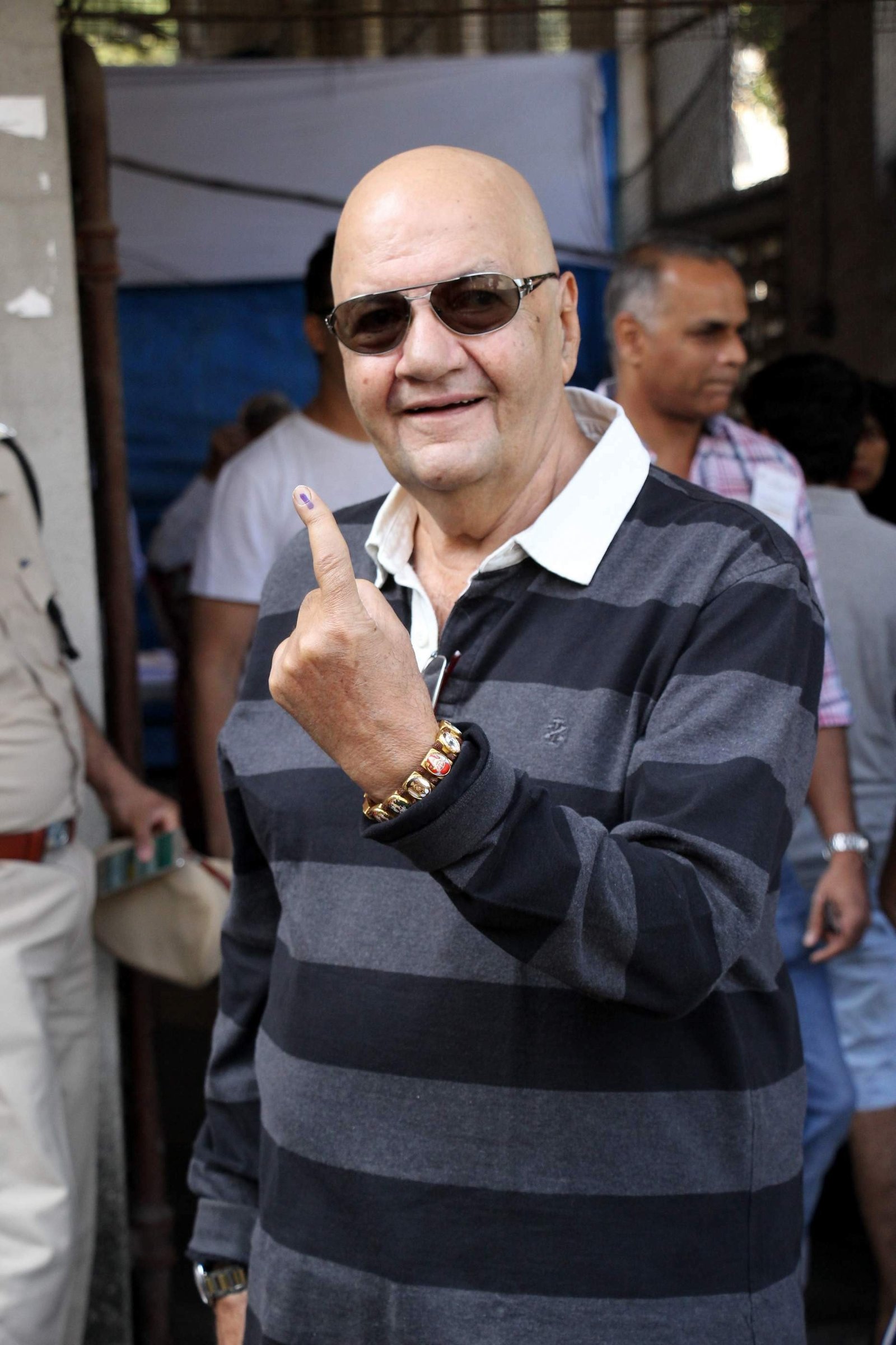 Celebs Casting Their Votes In Bandra for BMC Elections 2017 Images | Picture 1474807