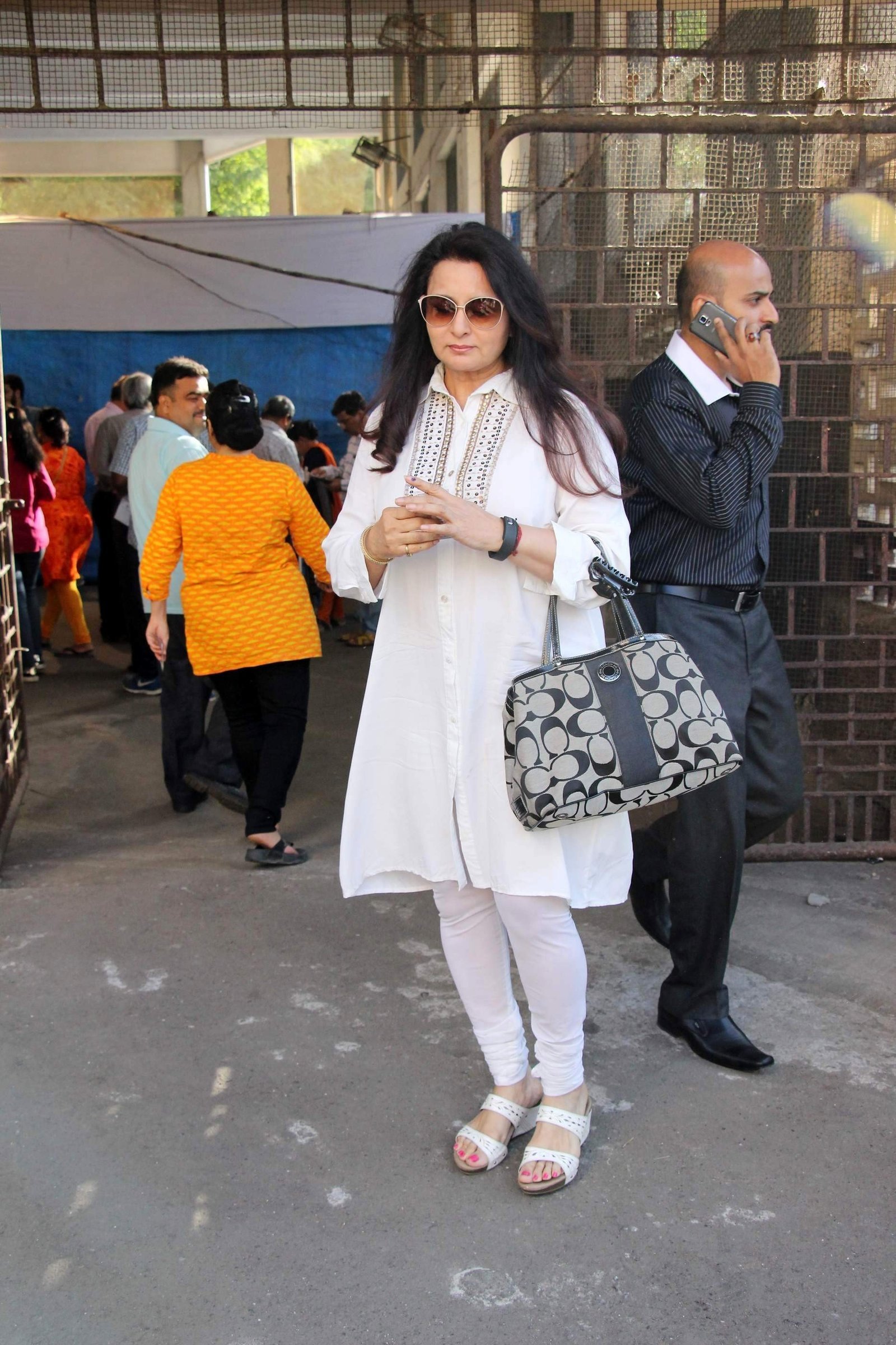 Poonam Dhillon - Celebs Casting Their Votes In Bandra for BMC Elections 2017 Images | Picture 1474812