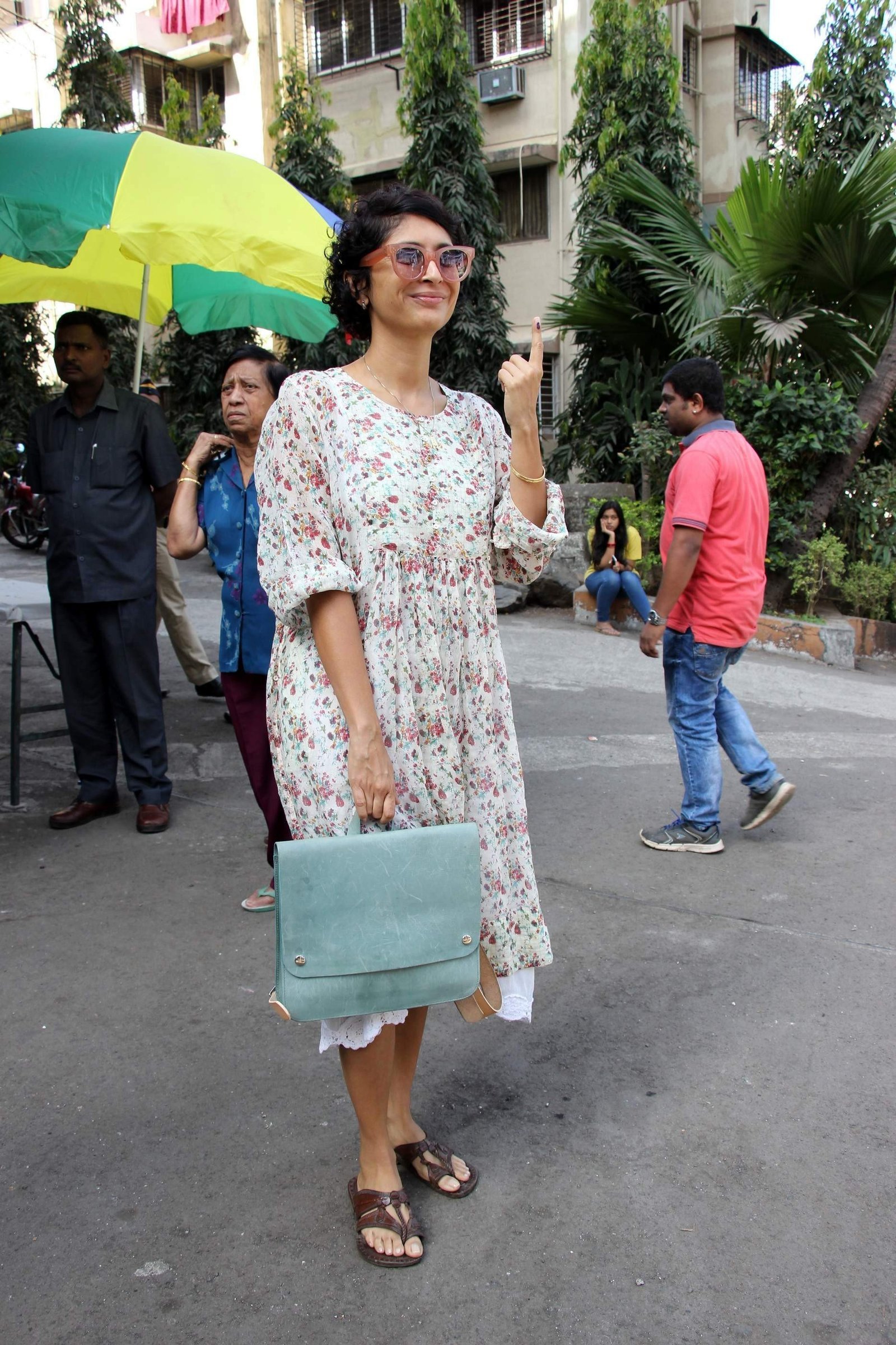 Kiran Rao - Celebs Casting Their Votes In Bandra for BMC Elections 2017 Images | Picture 1474788