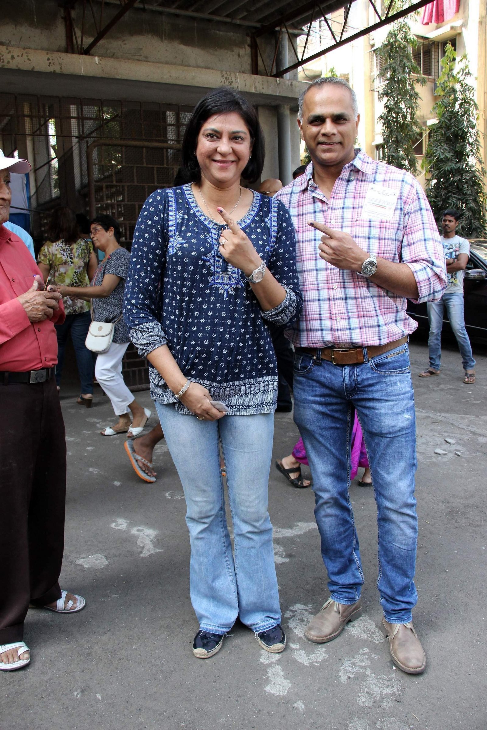 Celebs Casting Their Votes In Bandra for BMC Elections 2017 Images | Picture 1474837